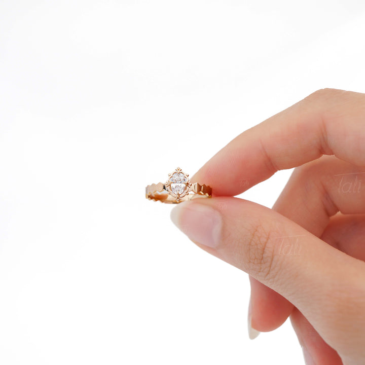 Zyla beyaz topaz tektaş vintage altın nişan yüzüğü, evlilik teklifi yüzüğü, özel tasarım 14 ayar altın yüzük. White topaz vintage solitarie solid gold  engagement rind, proposal gold ring.